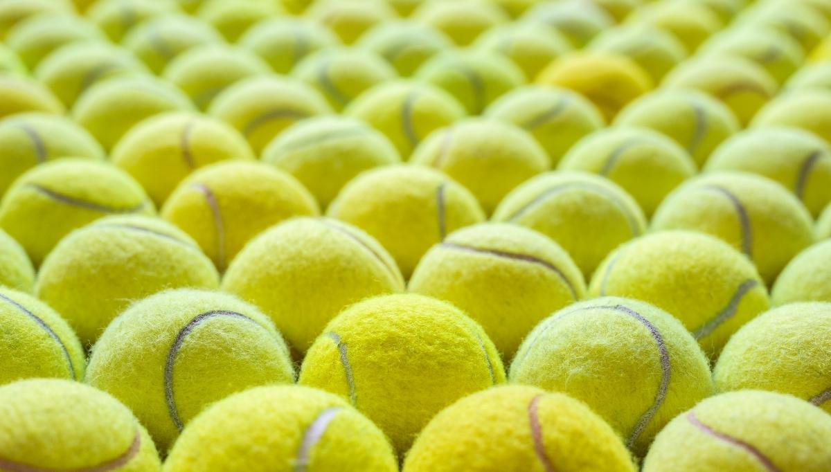 Conoce las pelotas de tenis para niños y la función de sus colores
