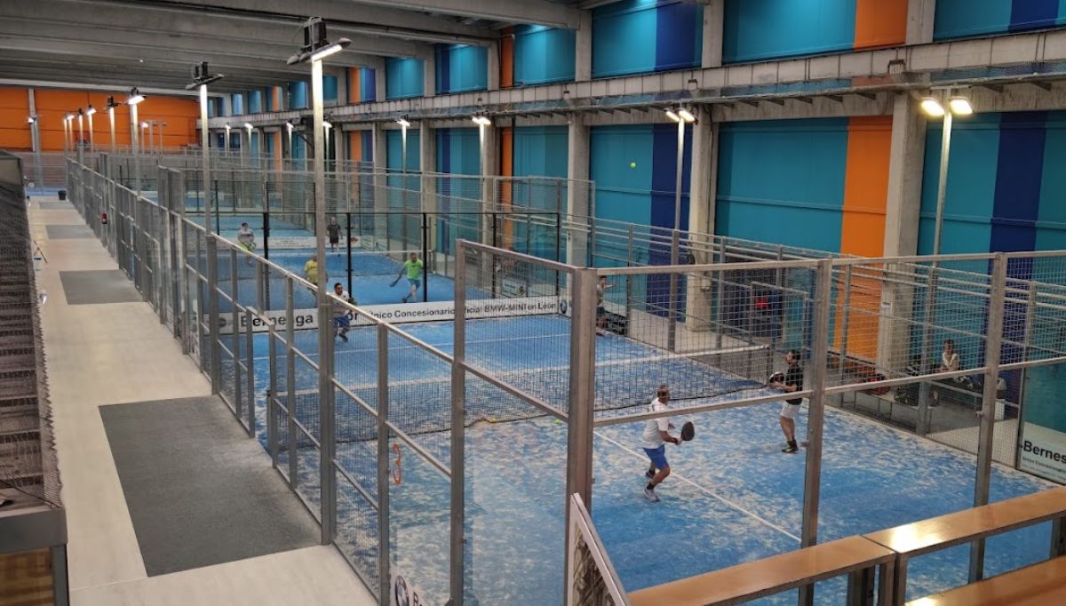 14. Tenis 5 Pádel Indoor (Onzonilla, León, España) - 21 pistas de pádel