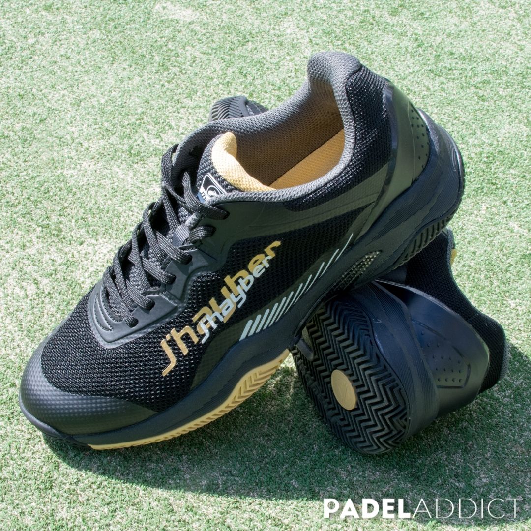 Las zapatillas Black Carbon Series han sido desarrollado con la marca junto a profesionales y jugadores profesionales de la talla de Agustín Gómez Silingo