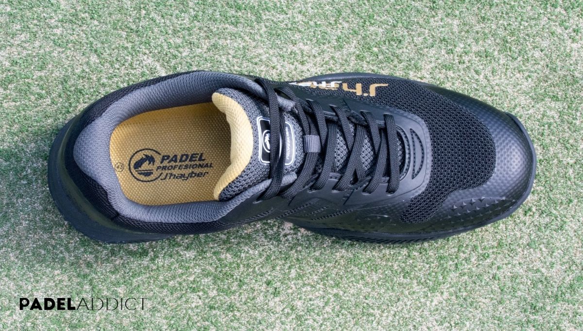 las zapatillas Black Carbon Series presentan todas las cualidades para ayudar al deportista durante su partido