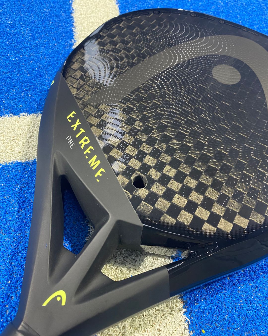 EXTREME ONE has a distinct appearance compared to conventional racquets in having only one drilled hole in the hitting surface