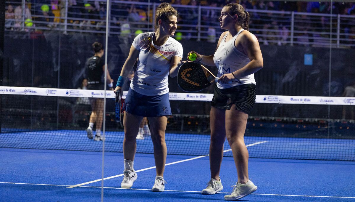 Bea y Delfi se ven sorprendidas en su debut en Chile por Nuria y Laia Rodríguez