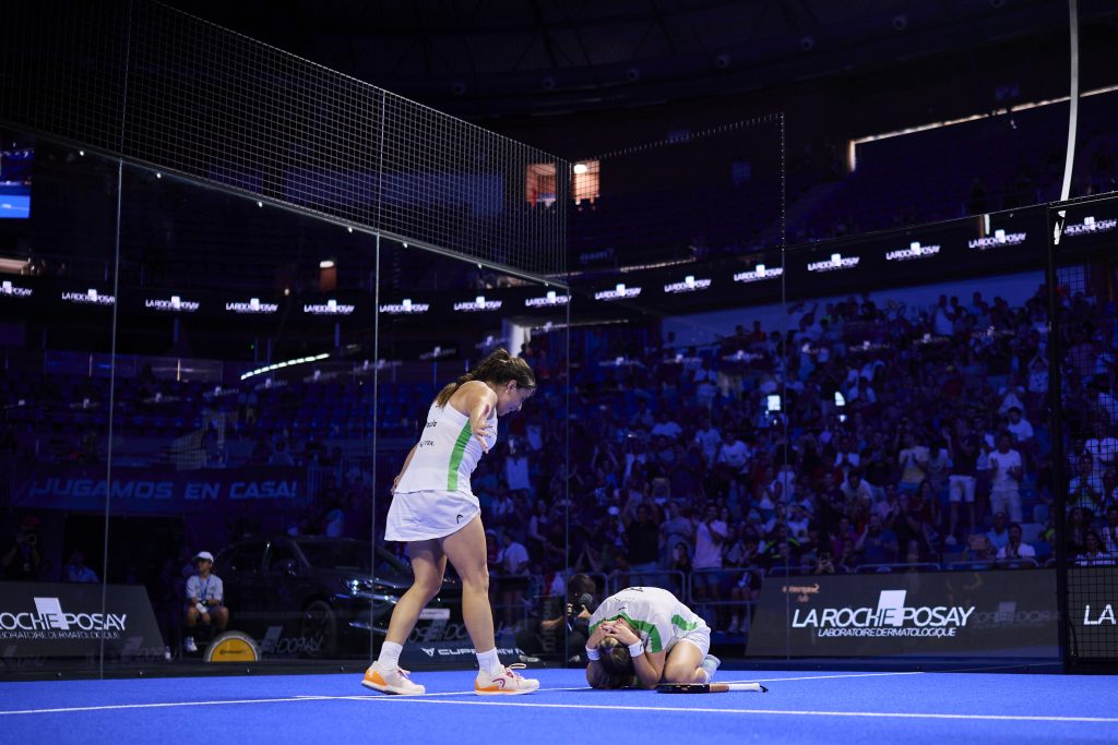 Ari y Paula se convierten en "Atomikas" en el Málaga Premier Padel P1