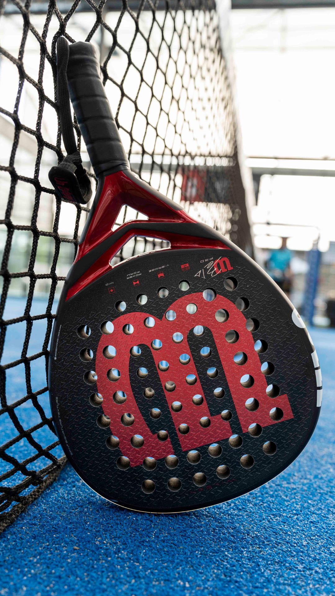 La Wilson Bela Pro V3 es mucho más que una pala: es el legado vivo de un jugador que marcó una época y cuya mentalidad de superación, trabajo y precisión se refleja en cada detalle de este producto