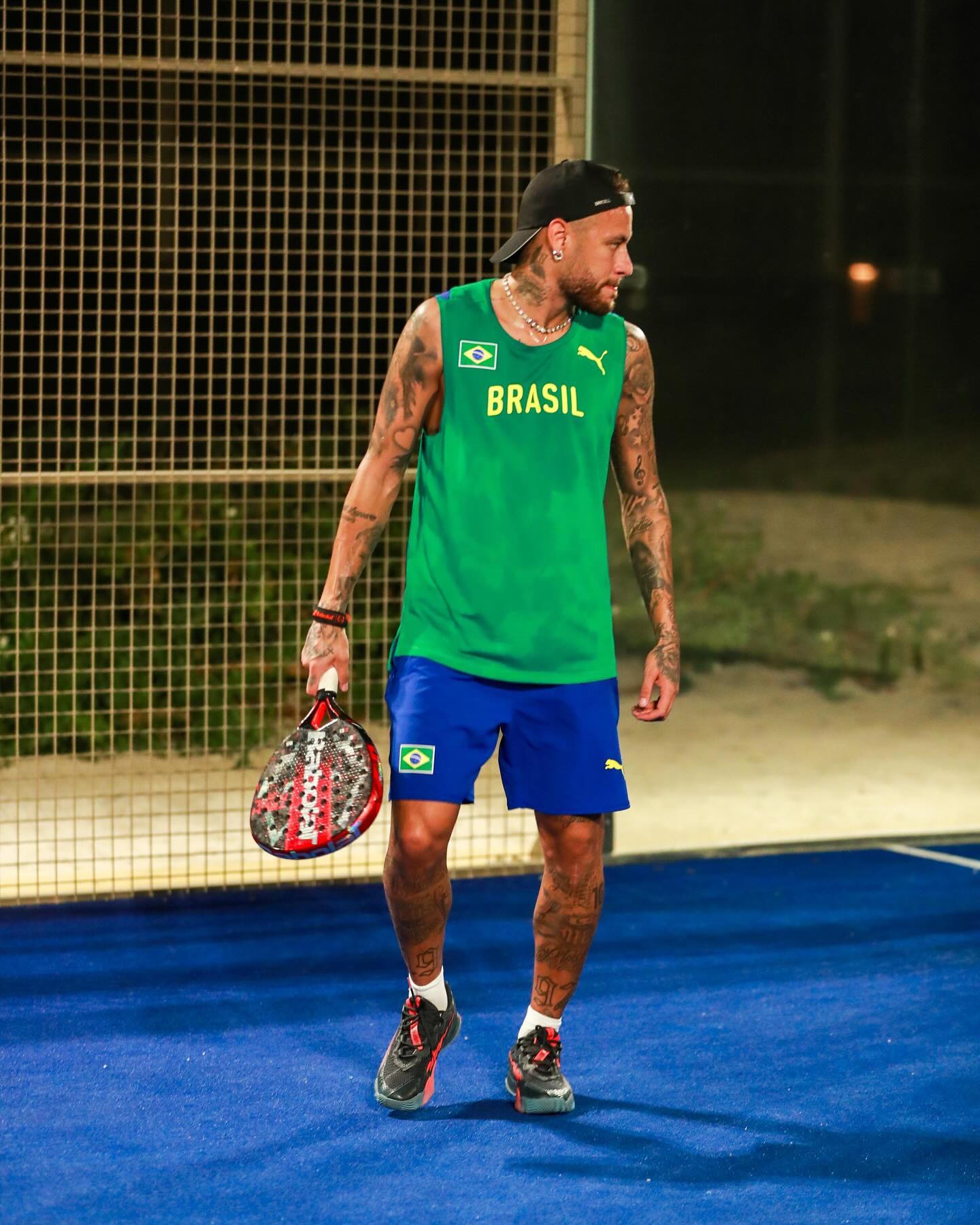 Neymar jugando al pádel