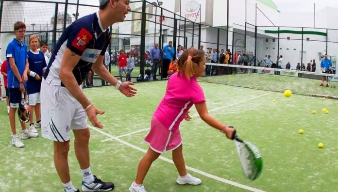 ¿A qué edad apunto a mi hijo a clases de pádel para niños?