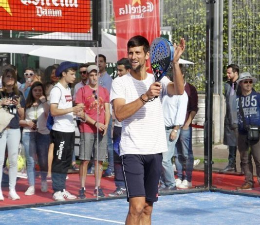 Novak Djokovic vuelve a hacer sus pinitos con el pádel