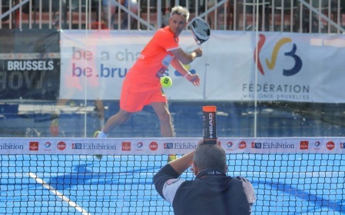 Con este truco deleitó Miguel Lamperti al público belga