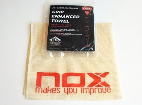 Usamos la toallita potenciadora de agarre de pádel Nox by Gorilla