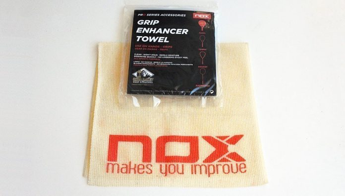 Usamos la toallita potenciadora de agarre de pádel Nox by Gorilla