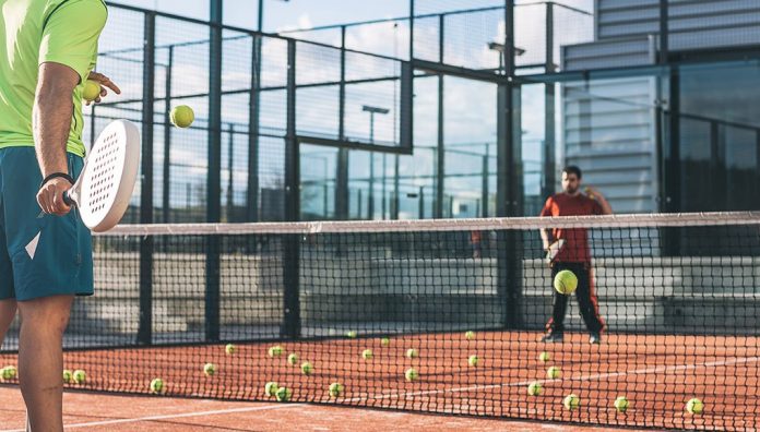 ¿Cuáles son las reglas del cruzado en el pádel?