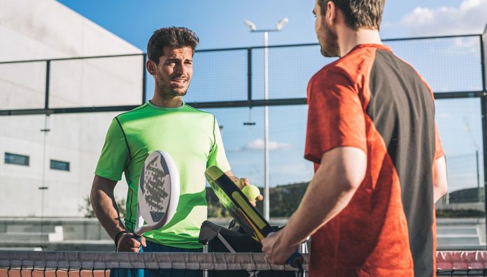 ¿Clase grupal de pádel o individual? Ventajas y desventajas de cada opción