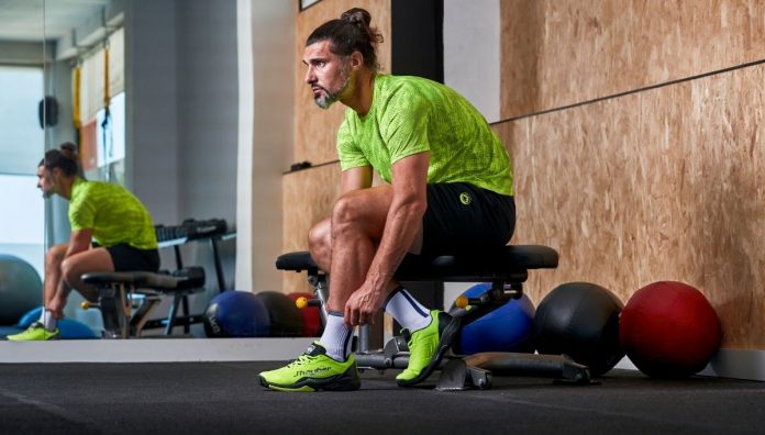 Black Carbon Series, así son las nuevas zapatillas de pádel de J'hayber