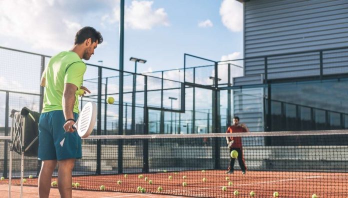 ¿Por qué necesito un monitor para aprender a jugar al pádel?