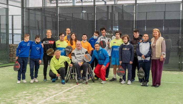 Siux realiza una donación de palas a la Asociación Pádel Para Todos