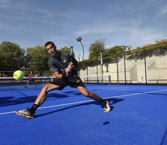 Cuándo debes jugar con paredes en un partido de pádel