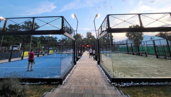 19 destinos en los que no te esperas que haya pistas de pádel
