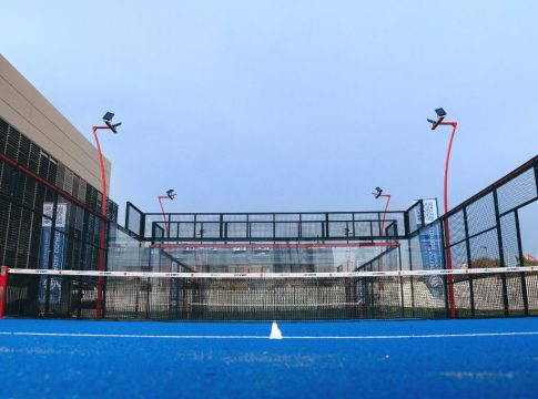 What are the dimensions and measurements of a padel court?