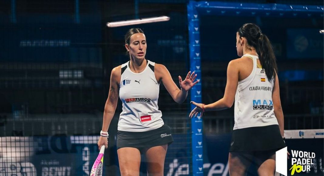 Claudia Fernández y Victoria Iglesias aguan el debut de la pareja 2 en México