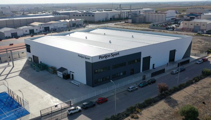 Portico Sport inaugura su nueva fábrica de cubiertas y pistas de pádel con la tecnología más avanzada del sector