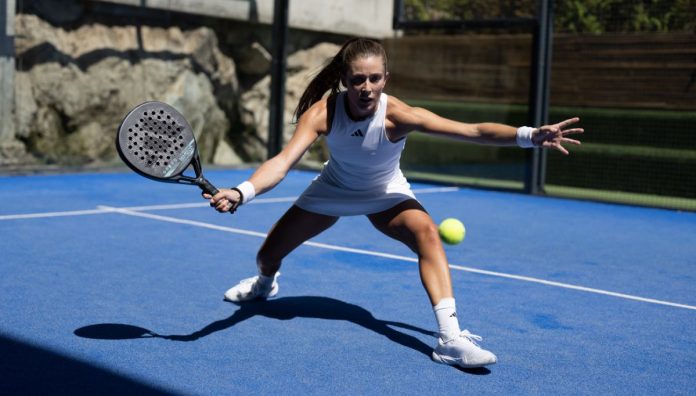 ¿Por qué es importante jugar agachado en el pádel?