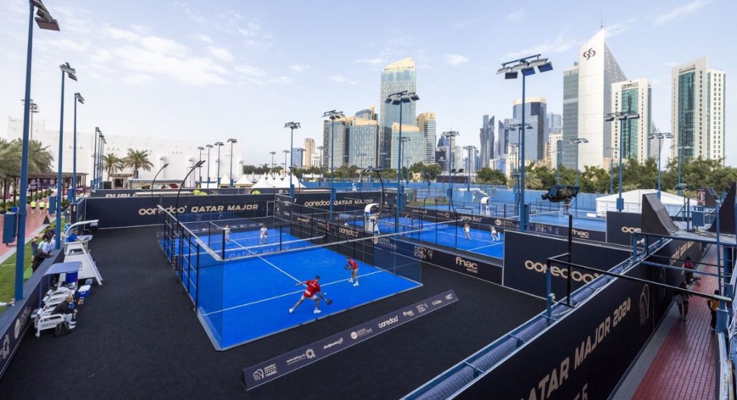 ¿Qué es mejor para el pádel profesional? ¿Que se juegue al aire libre o en pistas cubiertas?