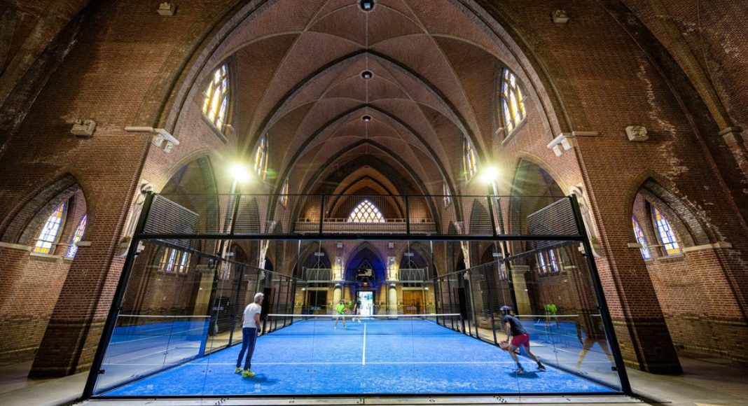 ¿Jugar al pádel dentro de una iglesia? Ahora es posible