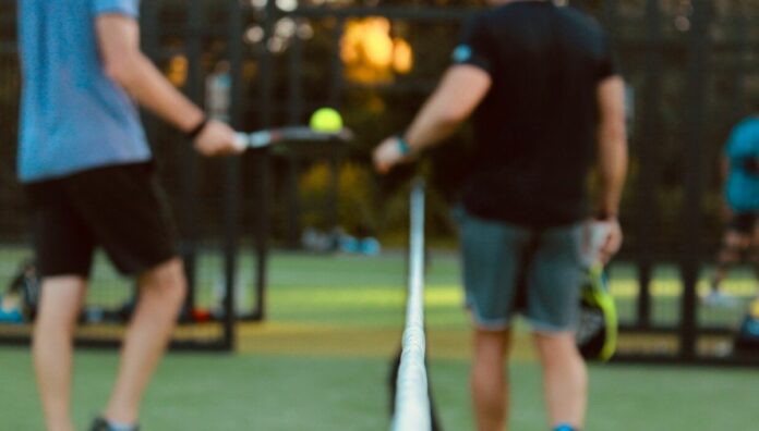 ¿Cómo prevenir lesiones en el pádel?