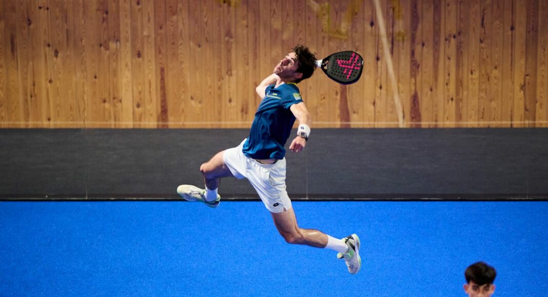 ¿Cómo y cúando pegarle fuerte a la pelota de pádel?