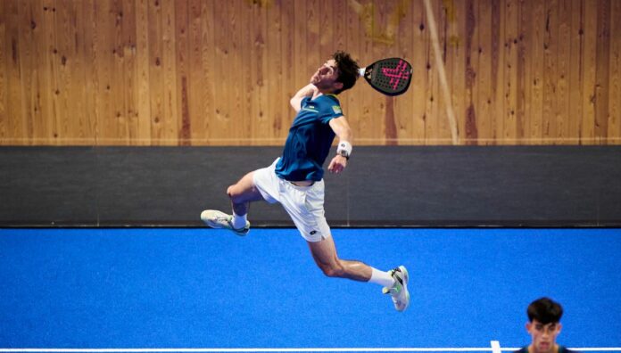 ¿Cómo y cúando pegarle fuerte a la pelota de pádel?