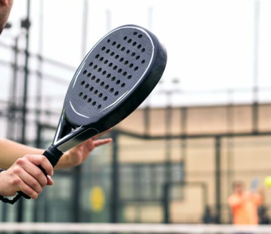 Cómo elegir tu club de pádel ideal: claves para disfrutar y progresar en la pista Cómo elegir tu club de pádel ideal: claves para disfrutar y progresar en la pista