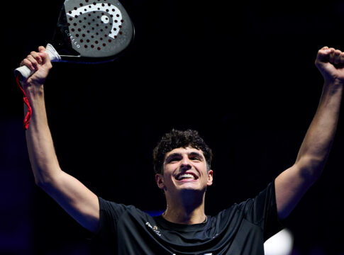 Rolex enters the world of padel and will be keeping time for Arturo Coello