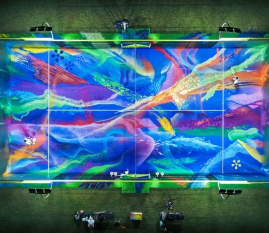 Cuando una pista de pádel se convierte en una obra de arte: ¡Así es la pista que se ha instalado en el Art Basel Qatar!